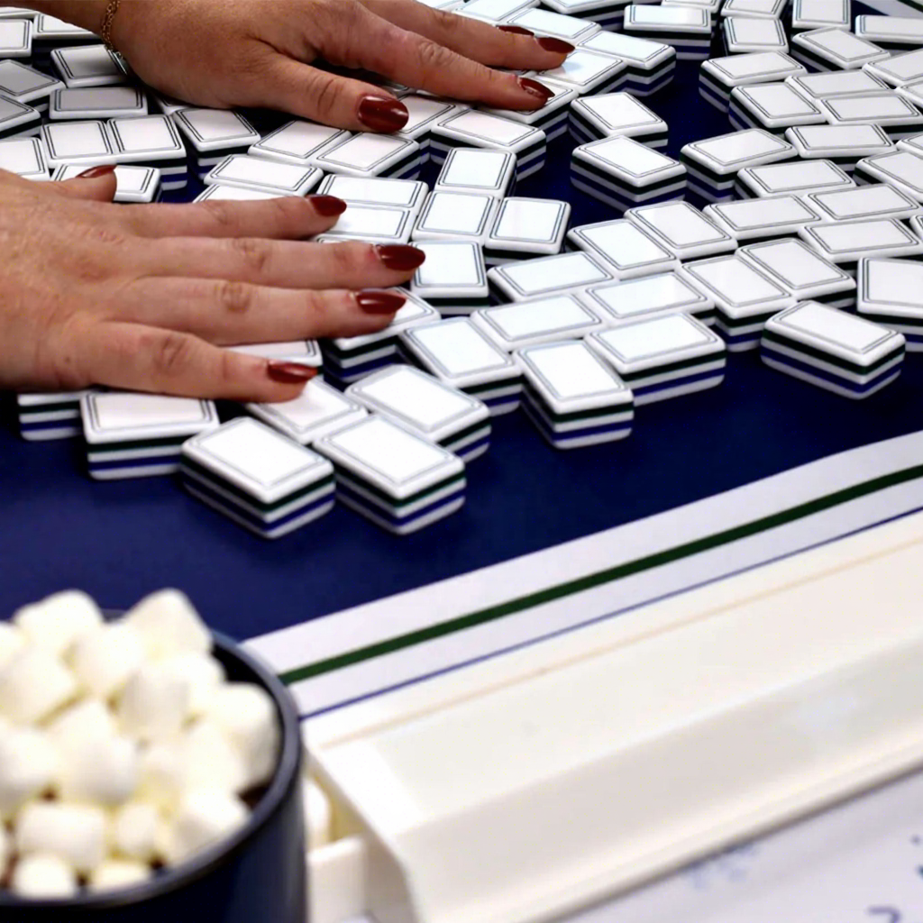 Valcrest™ Let It Snow American Mahjong Set – 160 Tiles
